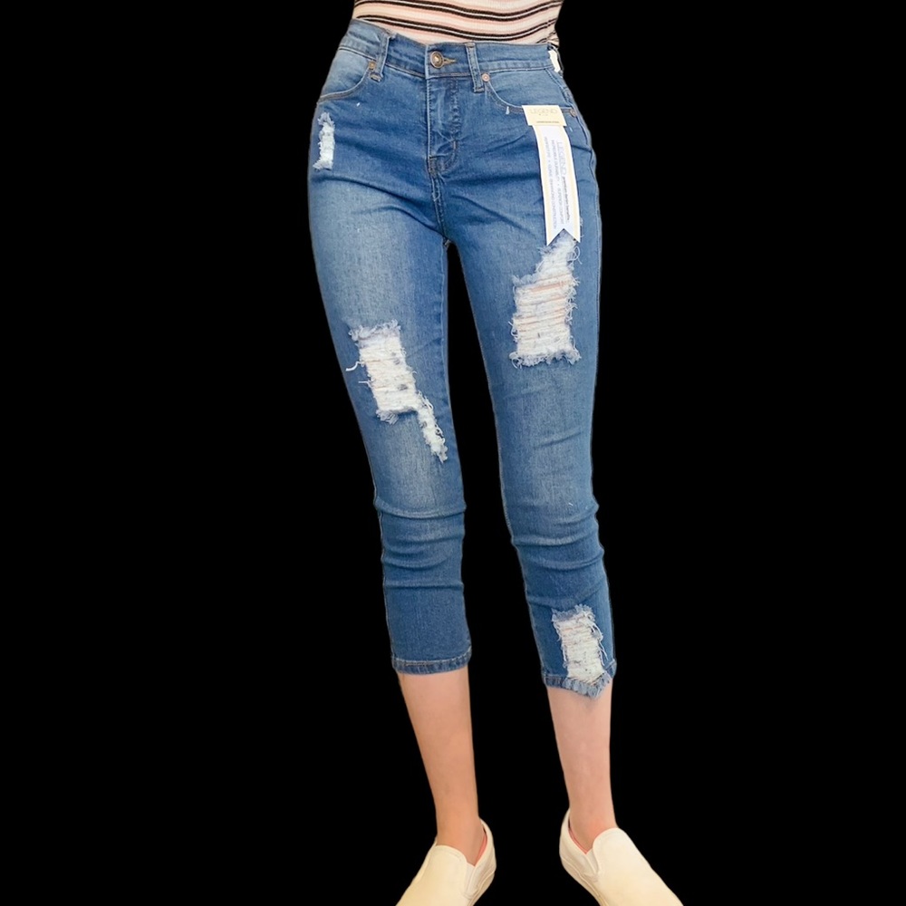 NWT Legend of London Distressed Capris Size 11